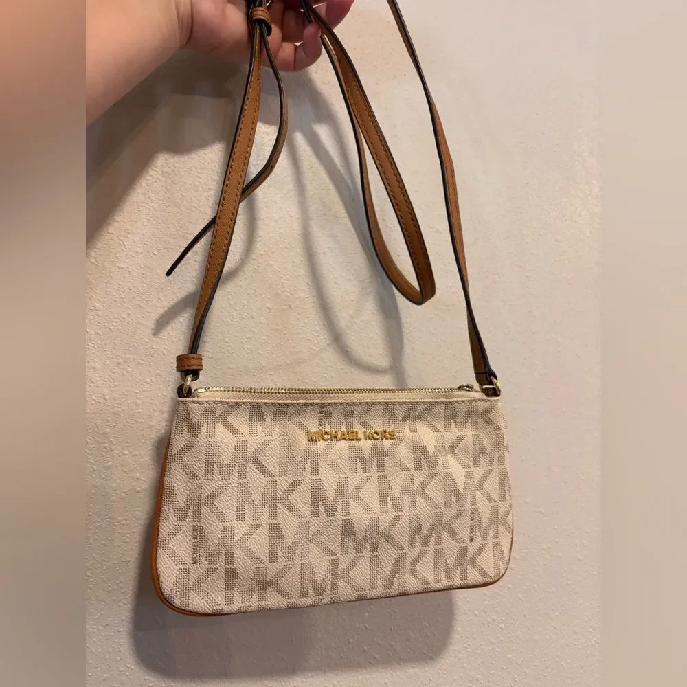Michael Kors Jet Set Single Zip Vanilla Beige Crossbody Bag small purse